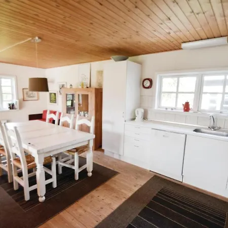 4 Bedroom Stunning Home In Knebel