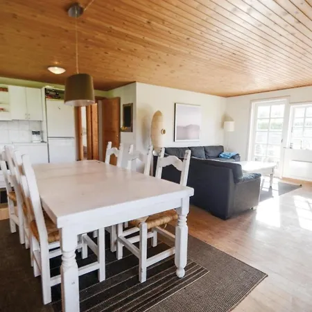 4 Bedroom Stunning Home In Knebel * Knebel