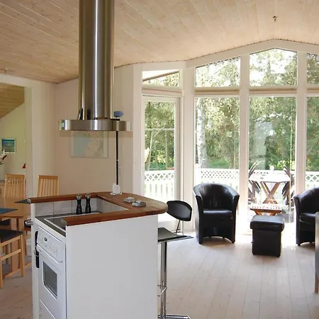 4 Bedroom Stunning Home In Knebel * Knebel