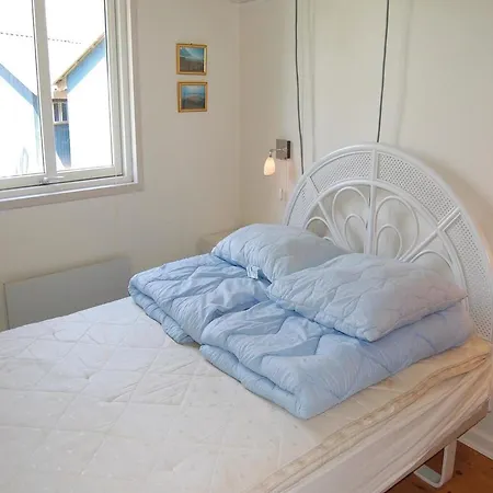4 Bedroom Stunning Home In Knebel Holiday home *