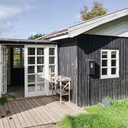 4 Bedroom Stunning Home In Knebel